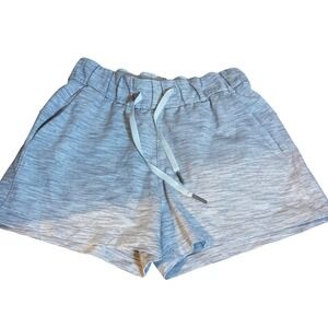 Lululemon Women's On the Fly Shorts Sz 2‎ White Ice Gray 2.5"